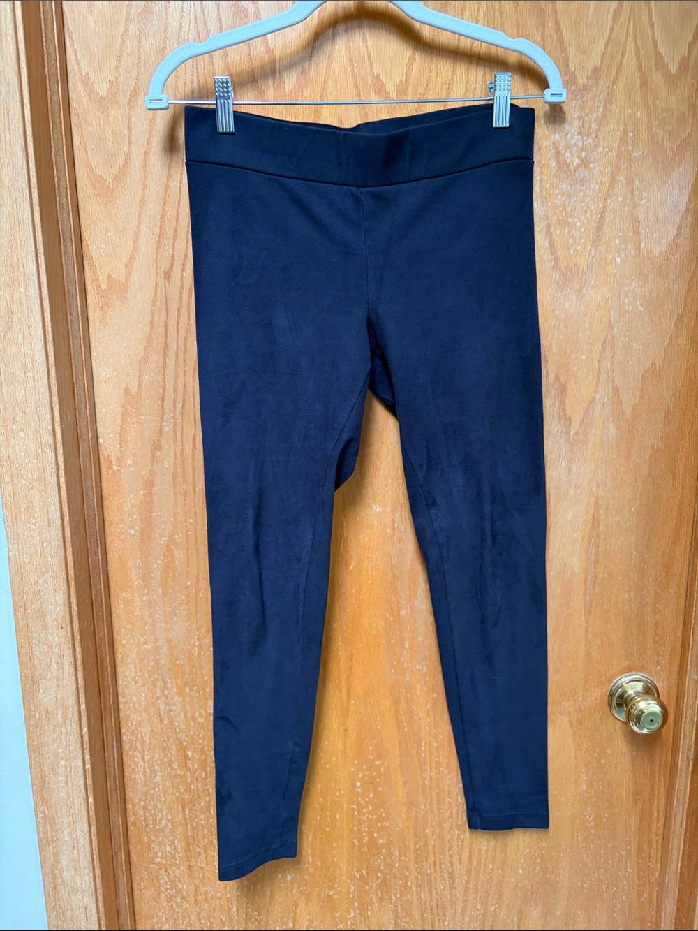 Petite Woman Black Leggings - Stretch Comfort Bottoms
